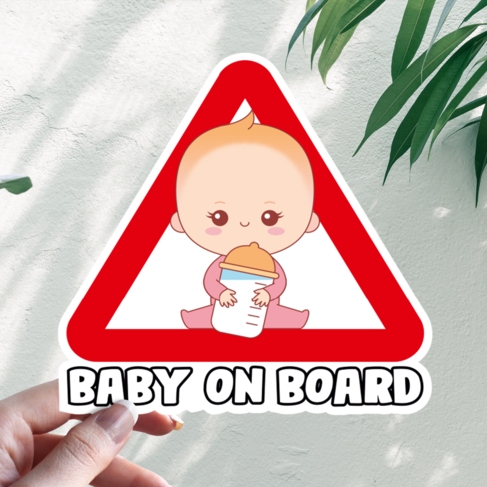 Наклейка Baby on Board Ребенок в машине с бутылочкой